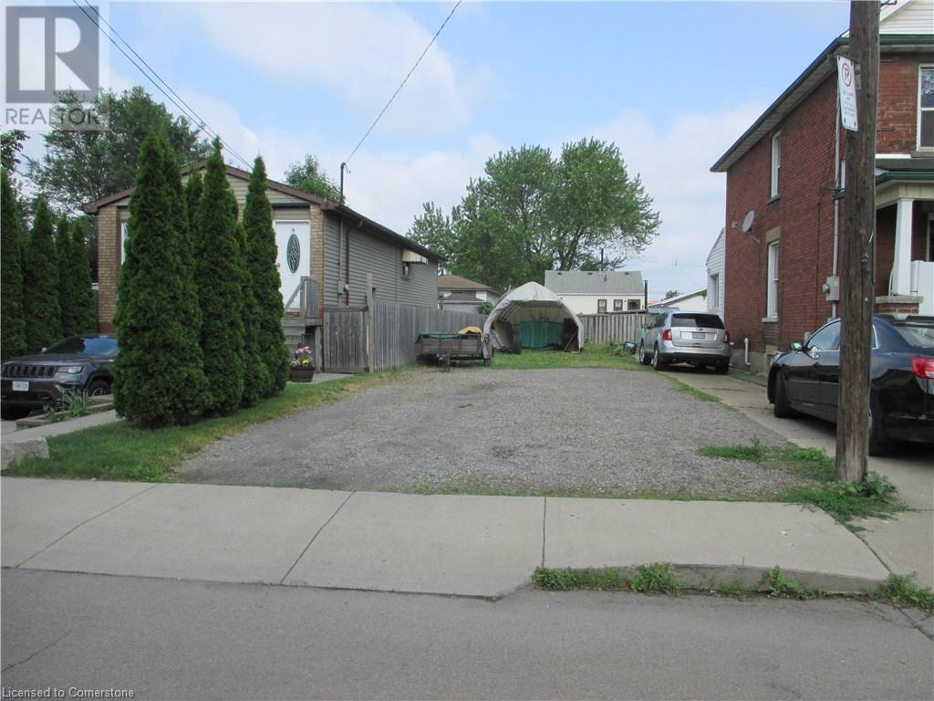 15 Bayfield Ave, Hamilton, ON L8H 3M5
