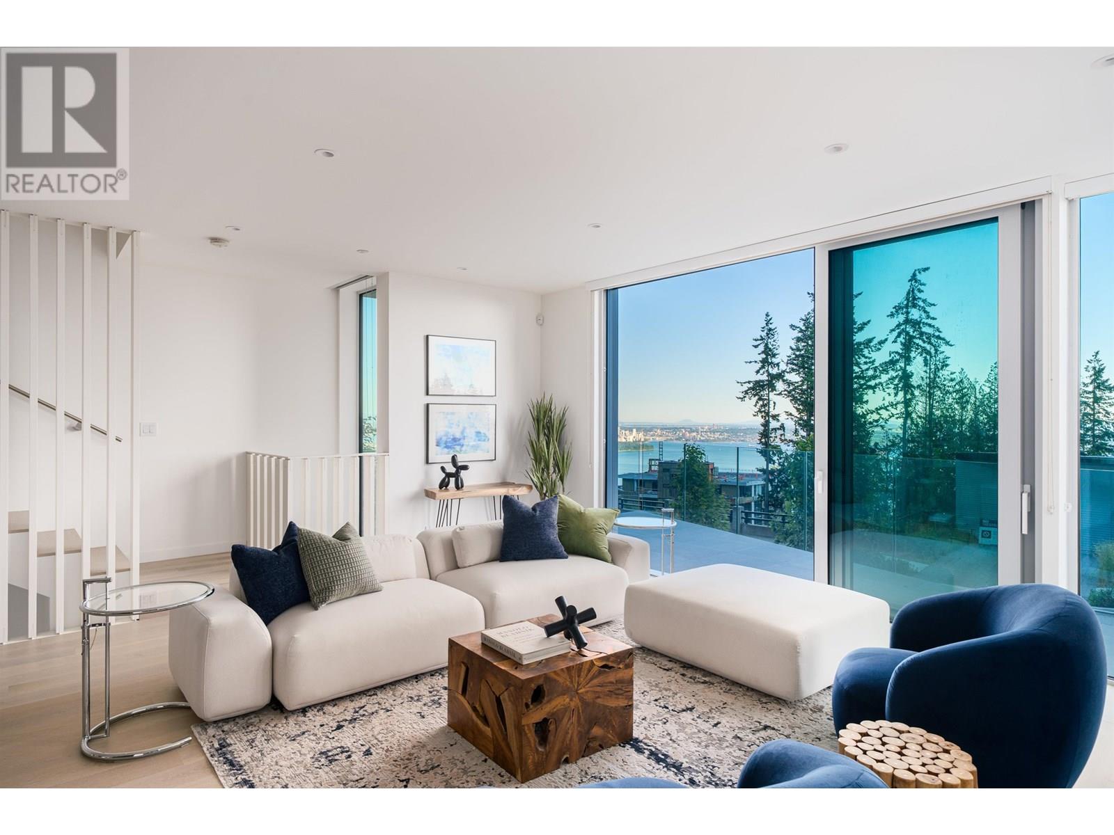 3317 Chippendale Rd, West Vancouver, BC V7S 0B7