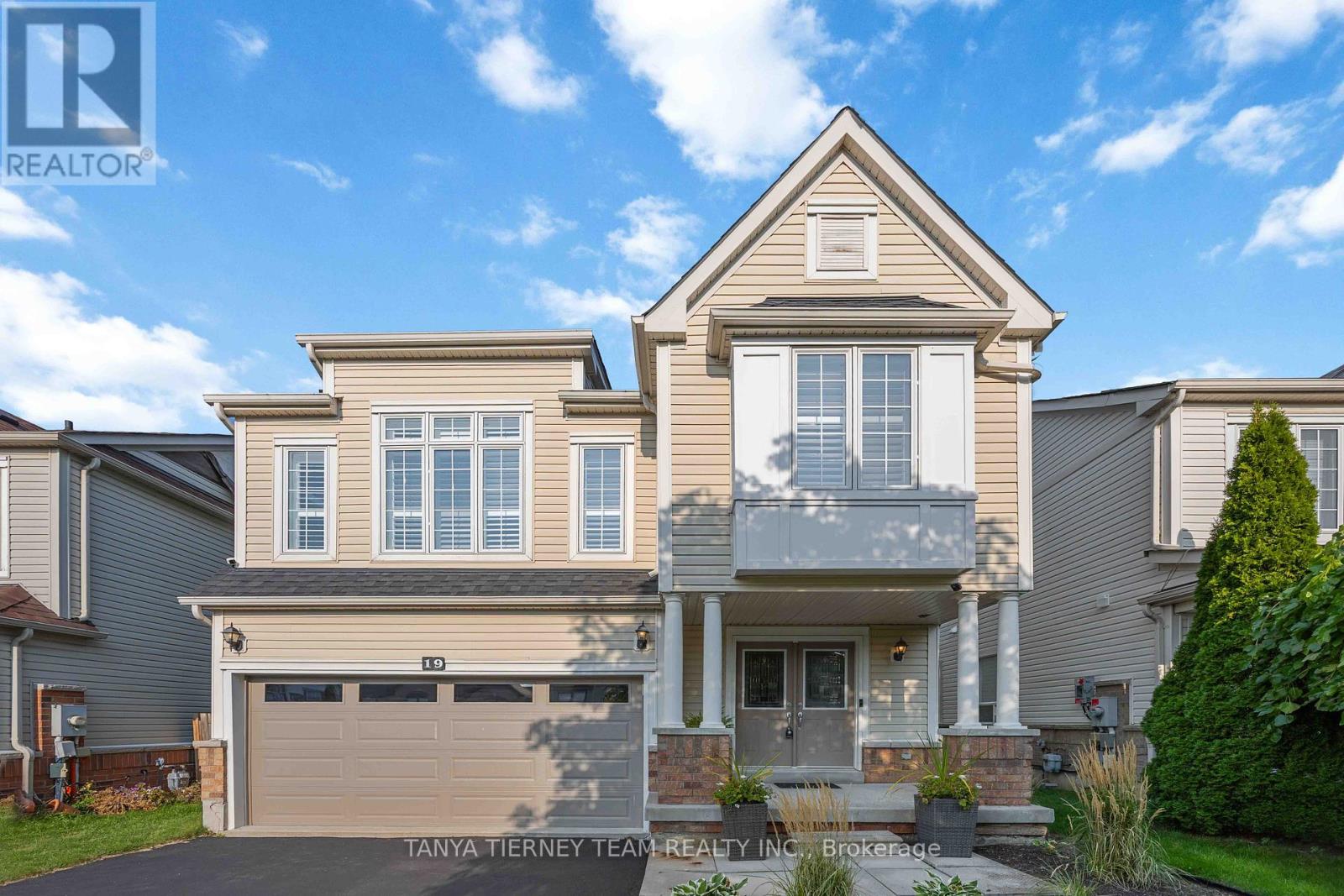 19 Teardrop Cres, Whitby, ON L1M 2N9