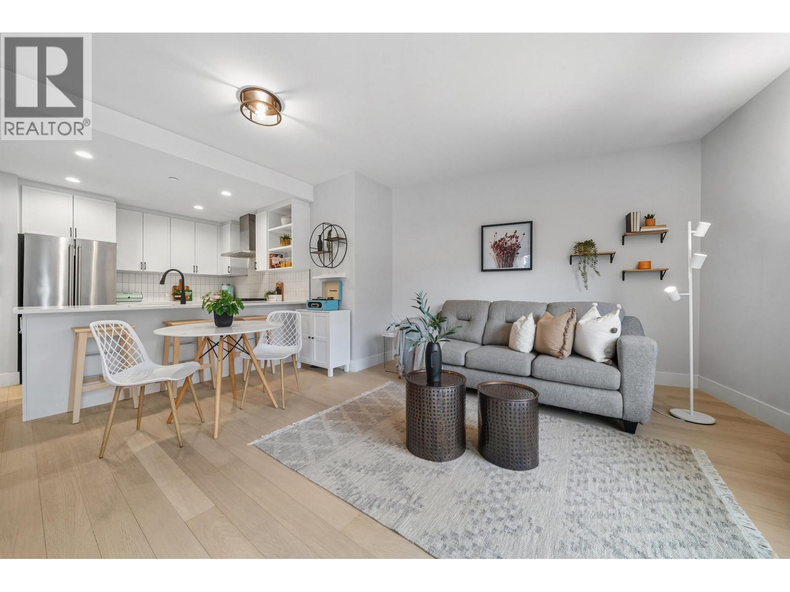 22226 Brown Avenue Unit 201, Maple Ridge, BC V2X 4R2