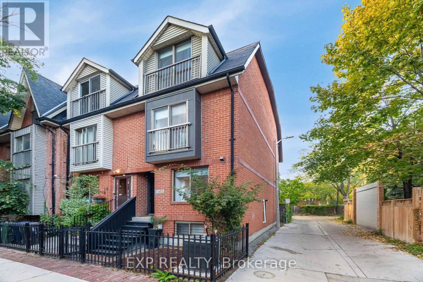 42 Wascana Ave, Toronto Regent Park, ON M5A 1V5