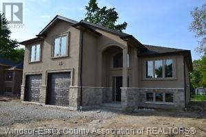 253 Charles, Essex, ON N8M 3E9