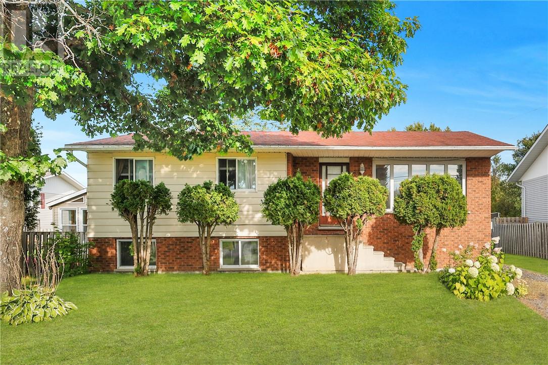 704 Mead Blvd, Espanola, ON P5E 1L7