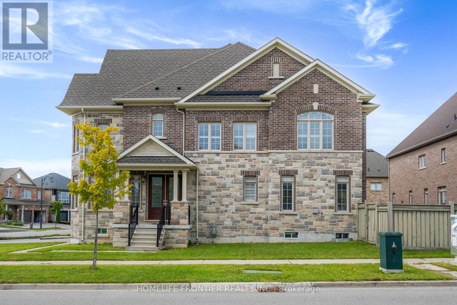 38 William Graham Dr, Aurora, ON L4G 0V7