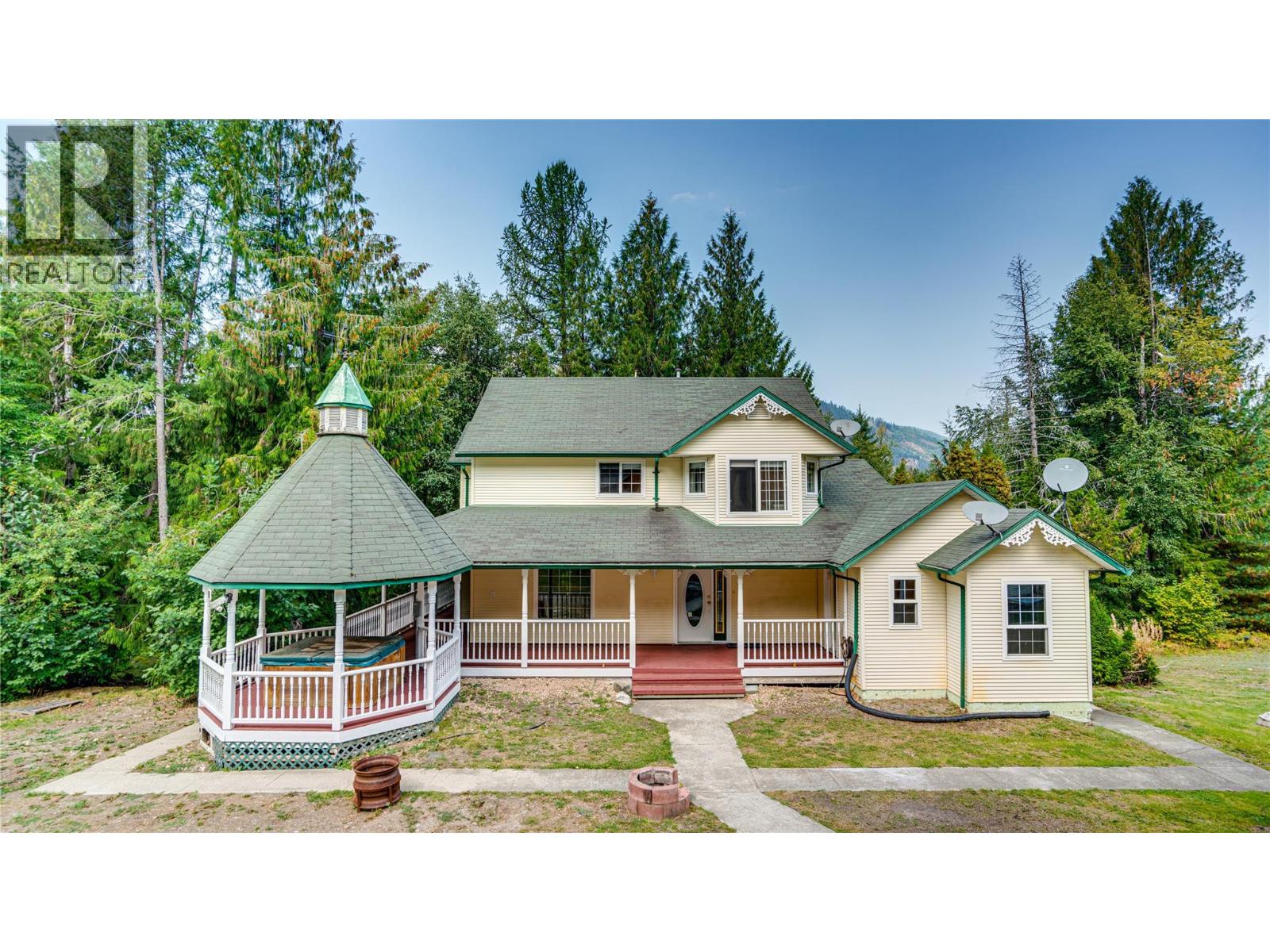 20 Bigg Rd, Lumby, BC V0E 2G6