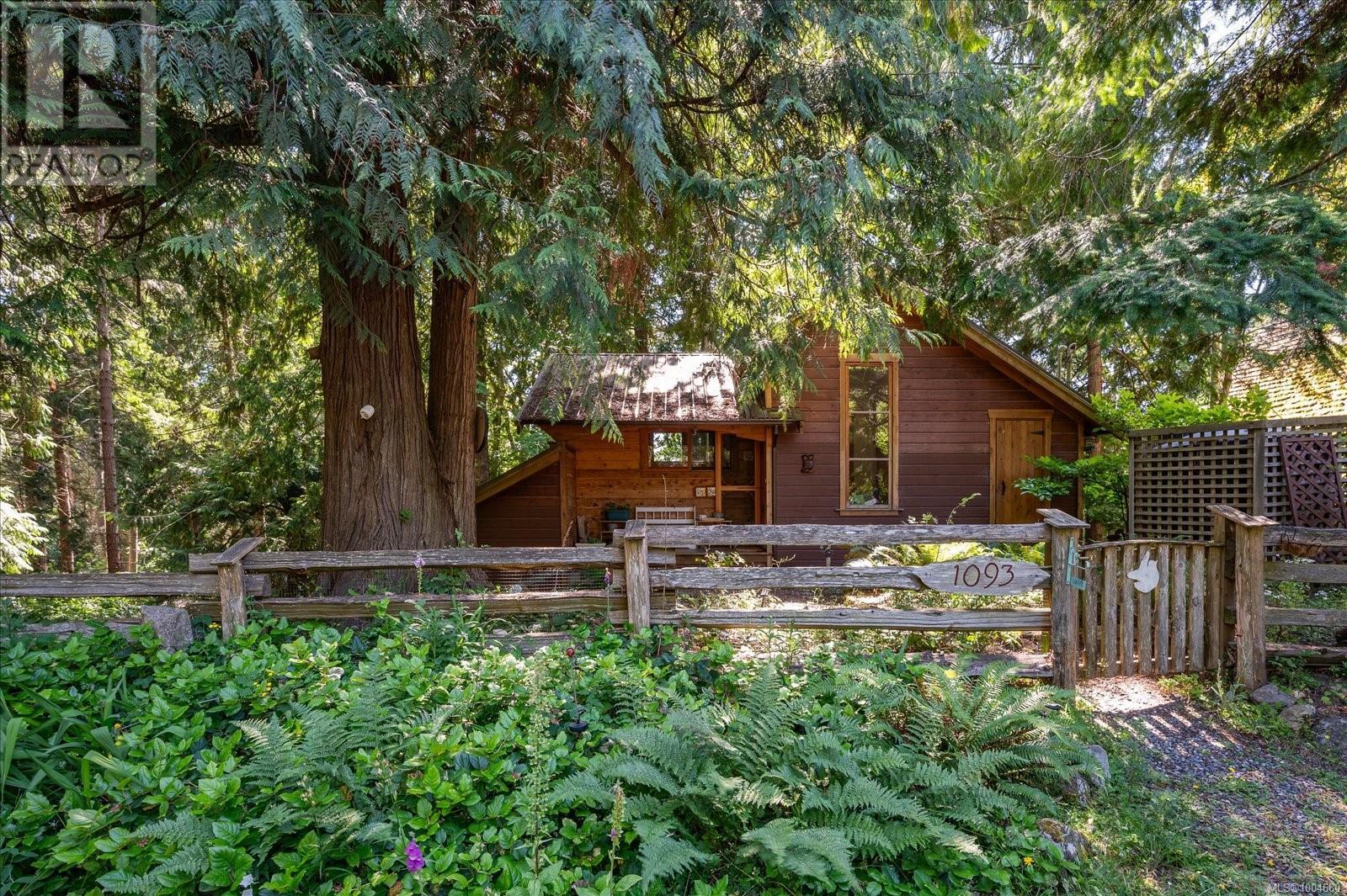1093 Chappel Pl, Gabriola Island, BC V0R 1X2