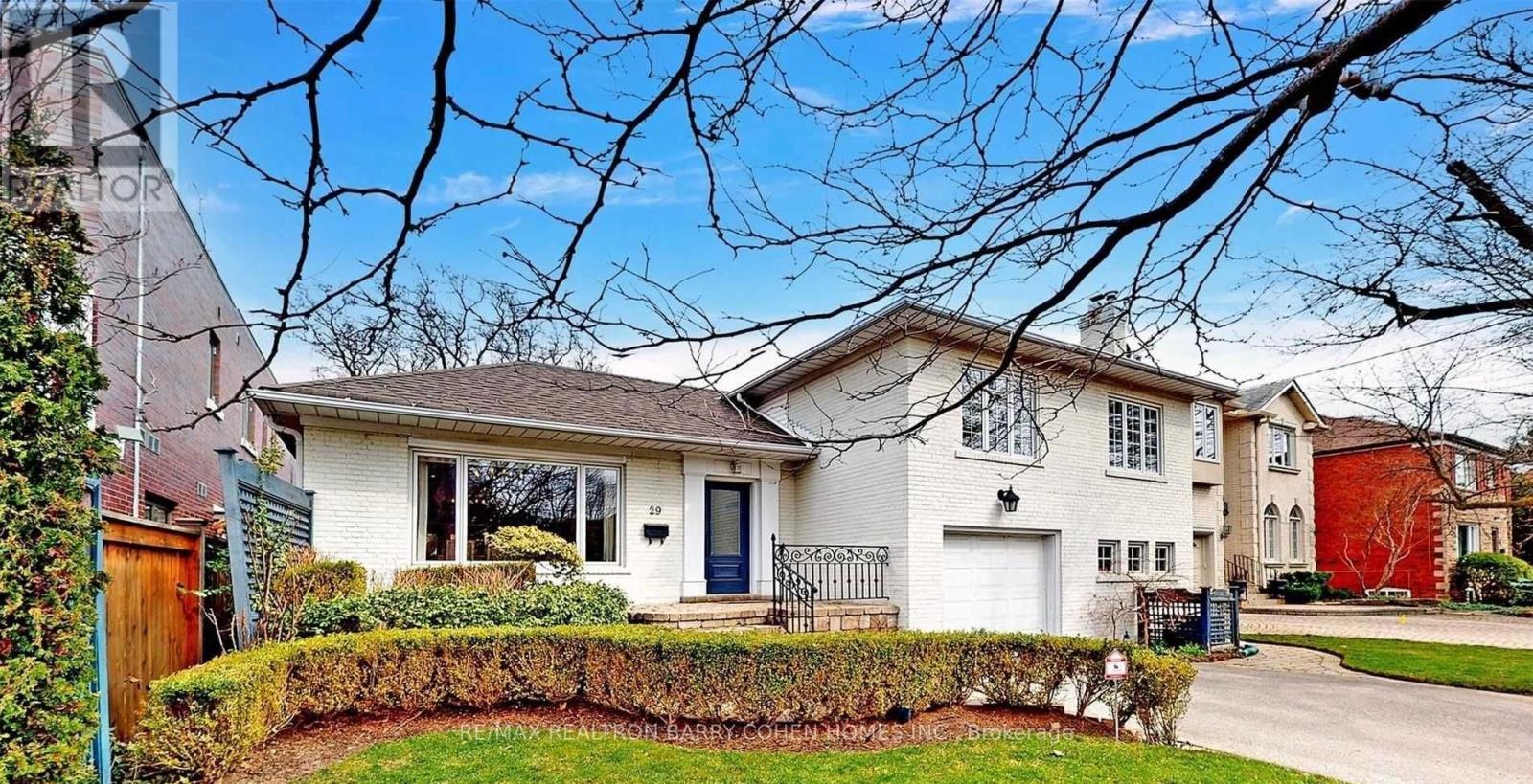 29 Glen Rush Blvd, Toronto, ON M5N 2T4