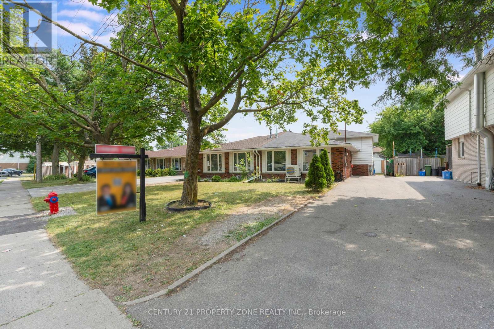 138 Berkindale Dr, Hamilton, ON L8E 1M5