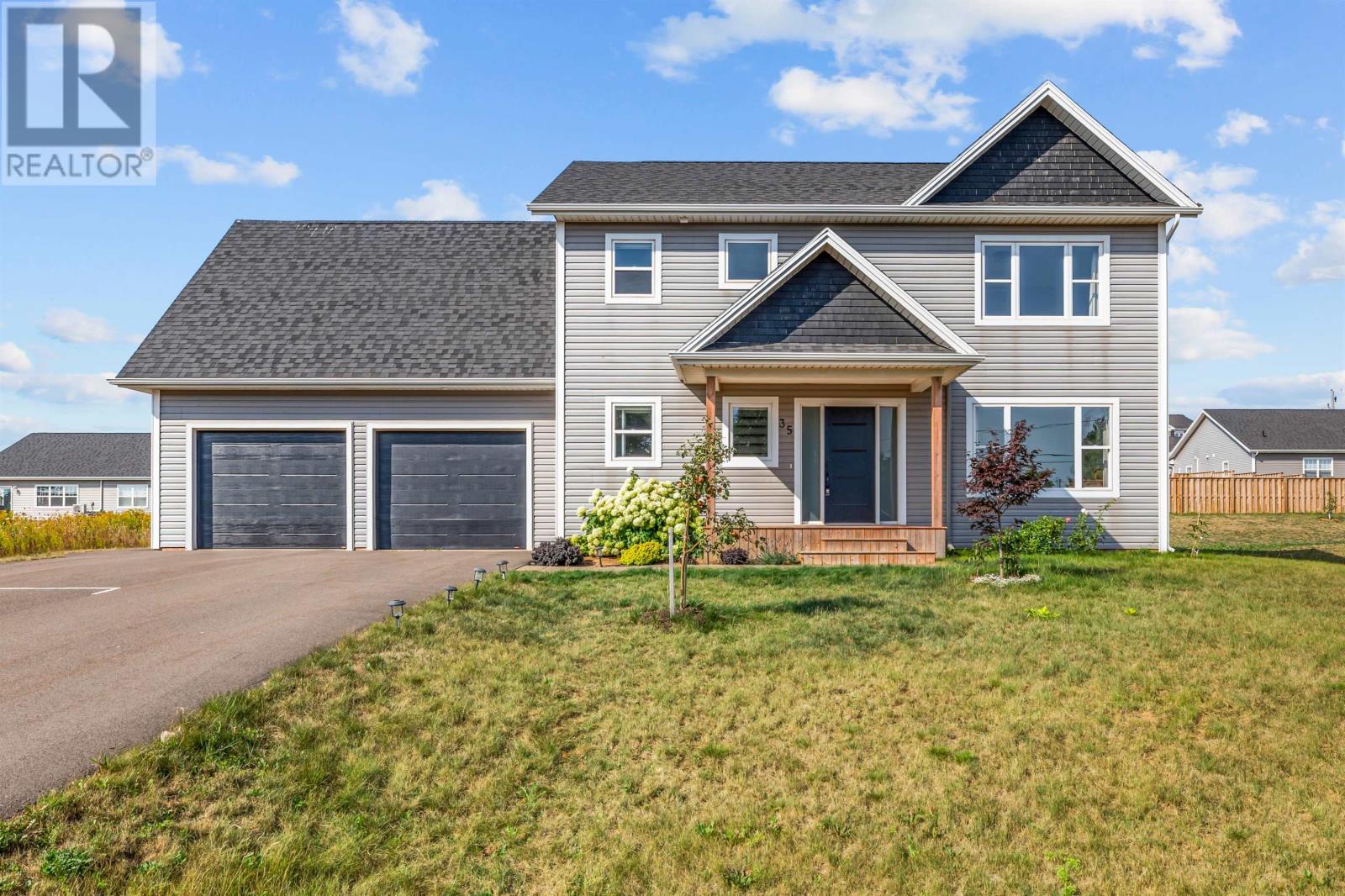 35 E Royalty Rd, Charlottetown, PE C0A 0V6