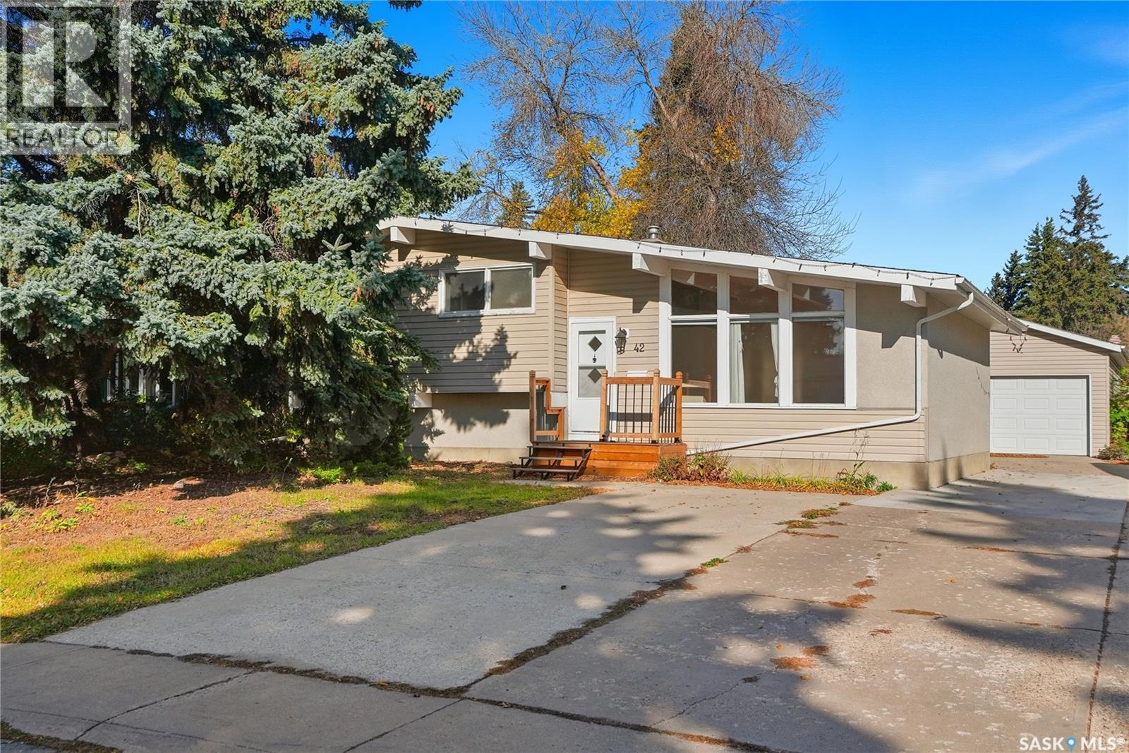42 Red River Rd, Saskatoon, SK S7K 1G3