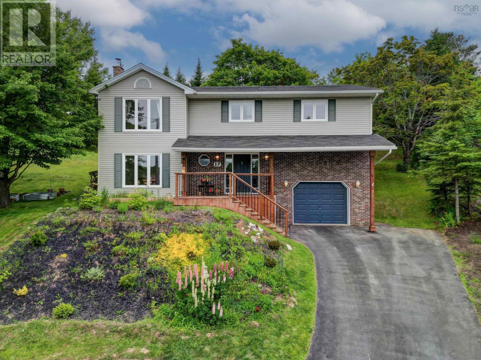 17 Crystal Ct, Lower Sackville, NS B4C 3P8