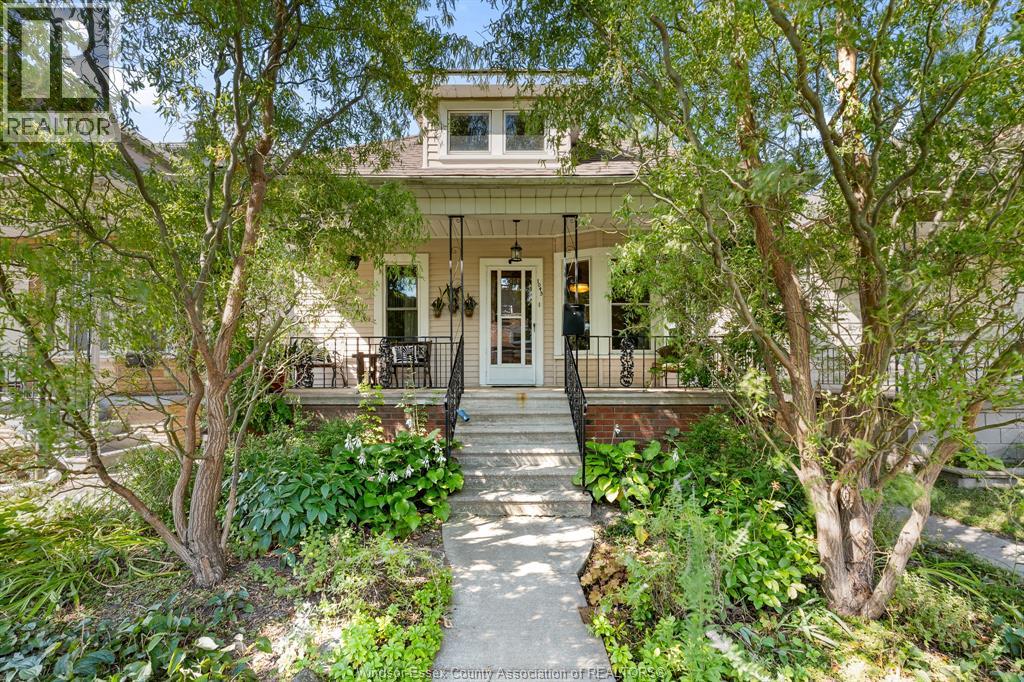 1045 Gladstone Ave, Windsor, ON N9A 2R7
