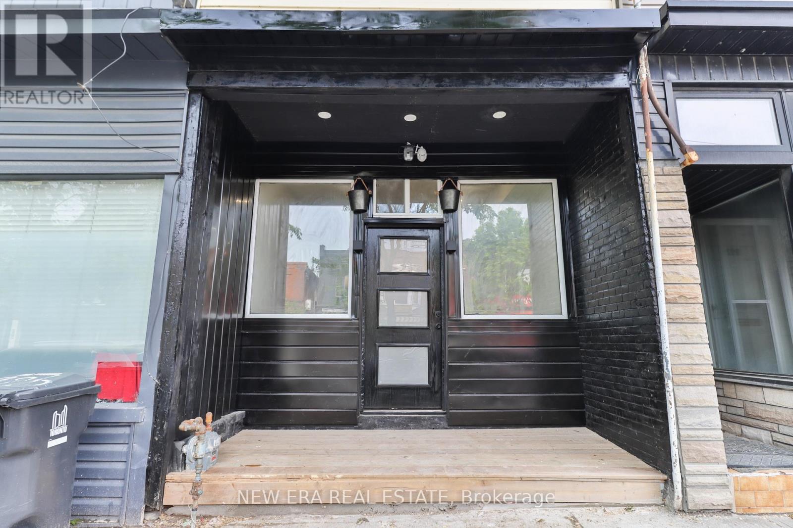 990 Dovercourt Rd, Toronto, ON M6H 2X5