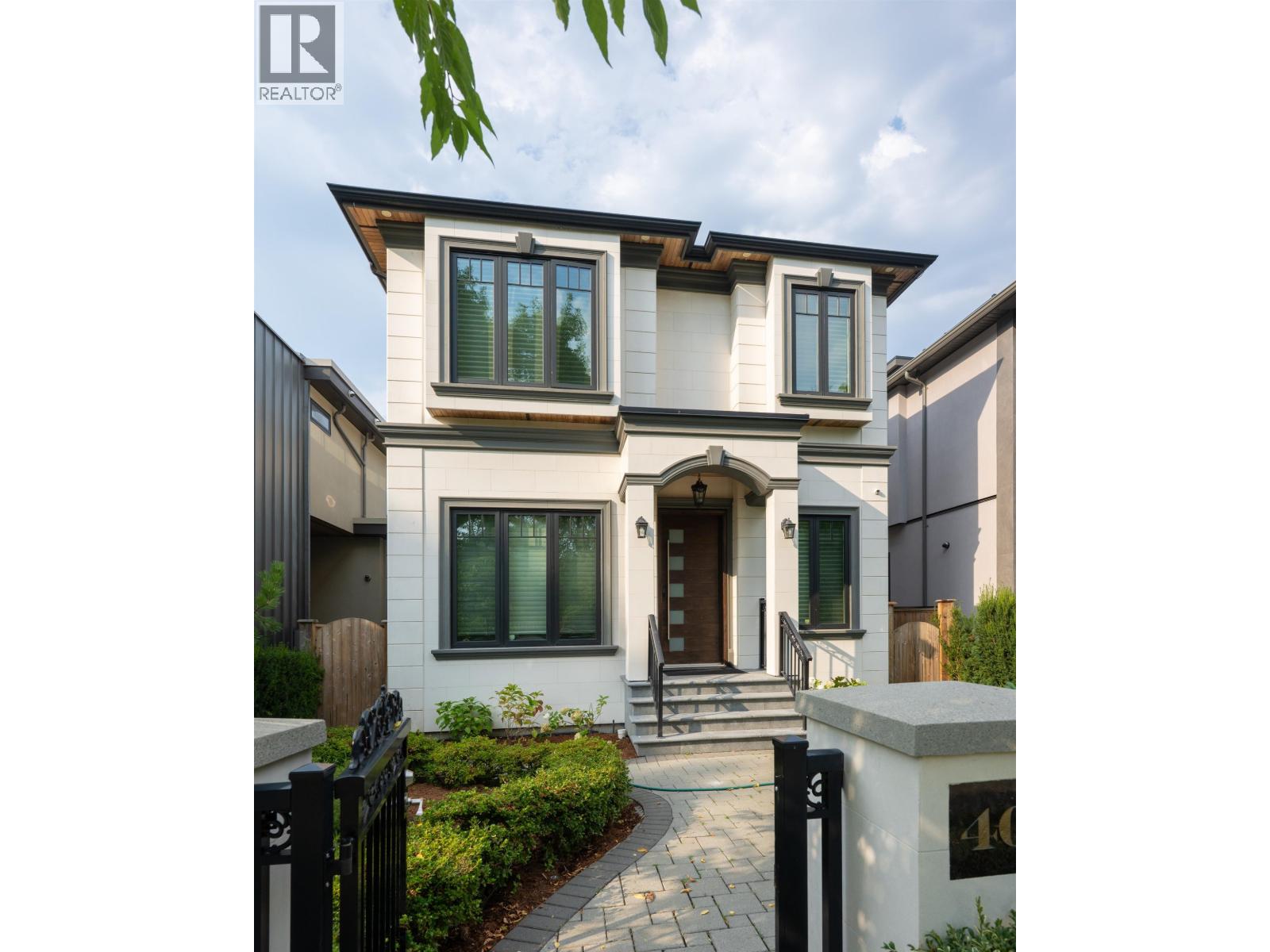 4043 W 11th Ave, Vancouver, BC V6R 2L4