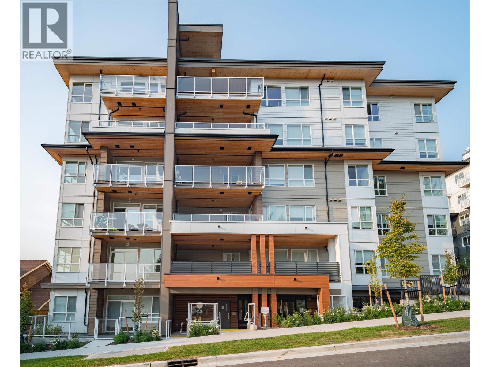 723 Grover Avenue Unit 204, Coquitlam, BC V3J 0L9