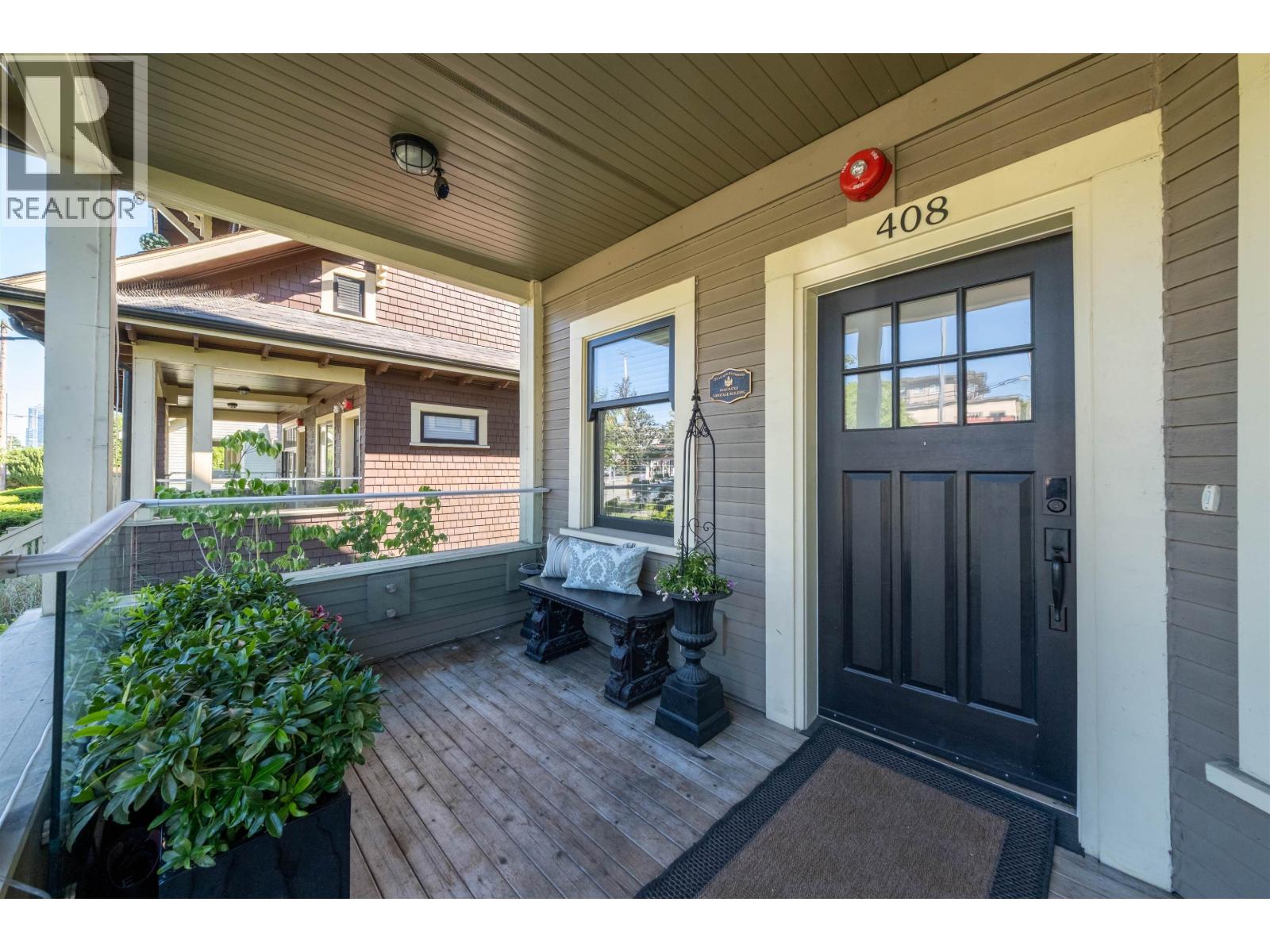 408 Eighth St, New Westminster, BC V3M 0K1