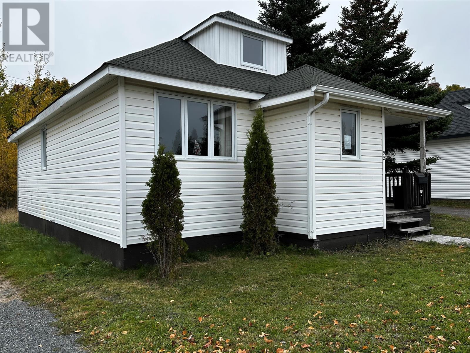 92 Lincoln Rd, Grand Falls-Windsor, NL A2A 1N5