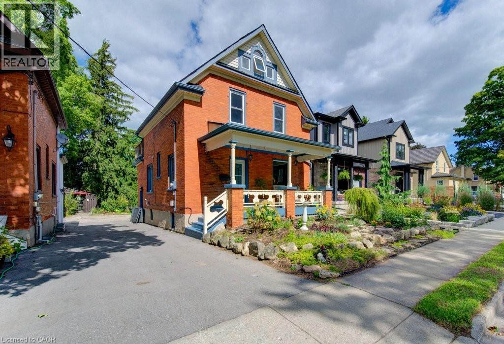 921 Moore St, Cambridge, ON N3H 3C2
