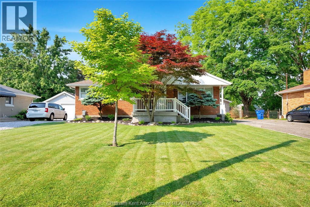 38 Burton Ave, Chatham, ON N7M 4Z5