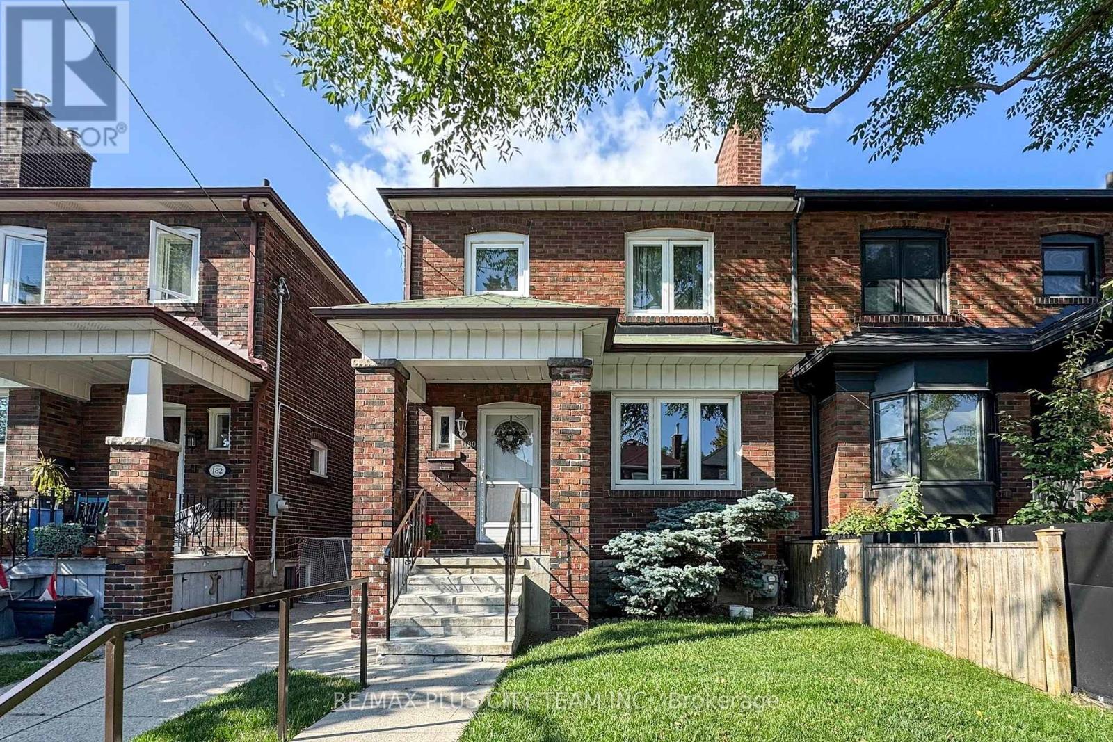 180 Pendrith St, Toronto, ON M6G 1S2