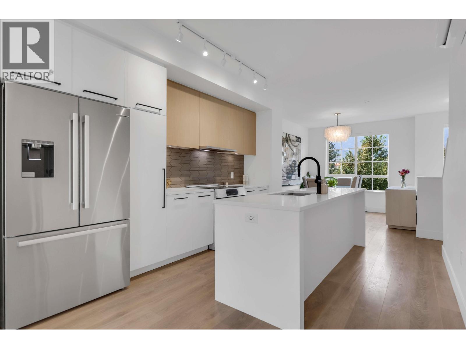 38053 Helm Way, Squamish, BC V8B 2A1