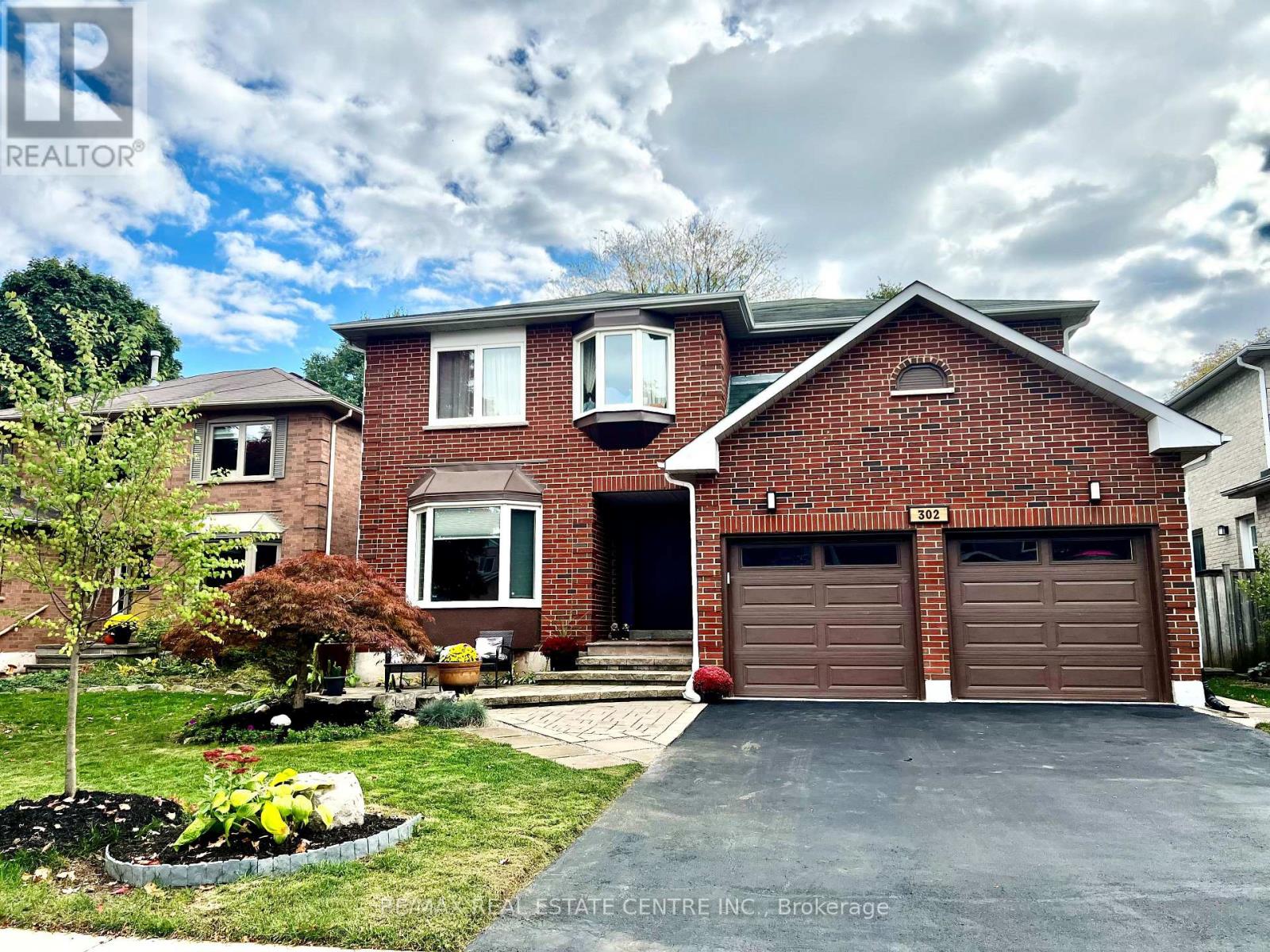 302 Leacock Ave, Oakville, ON L6H 5J2
