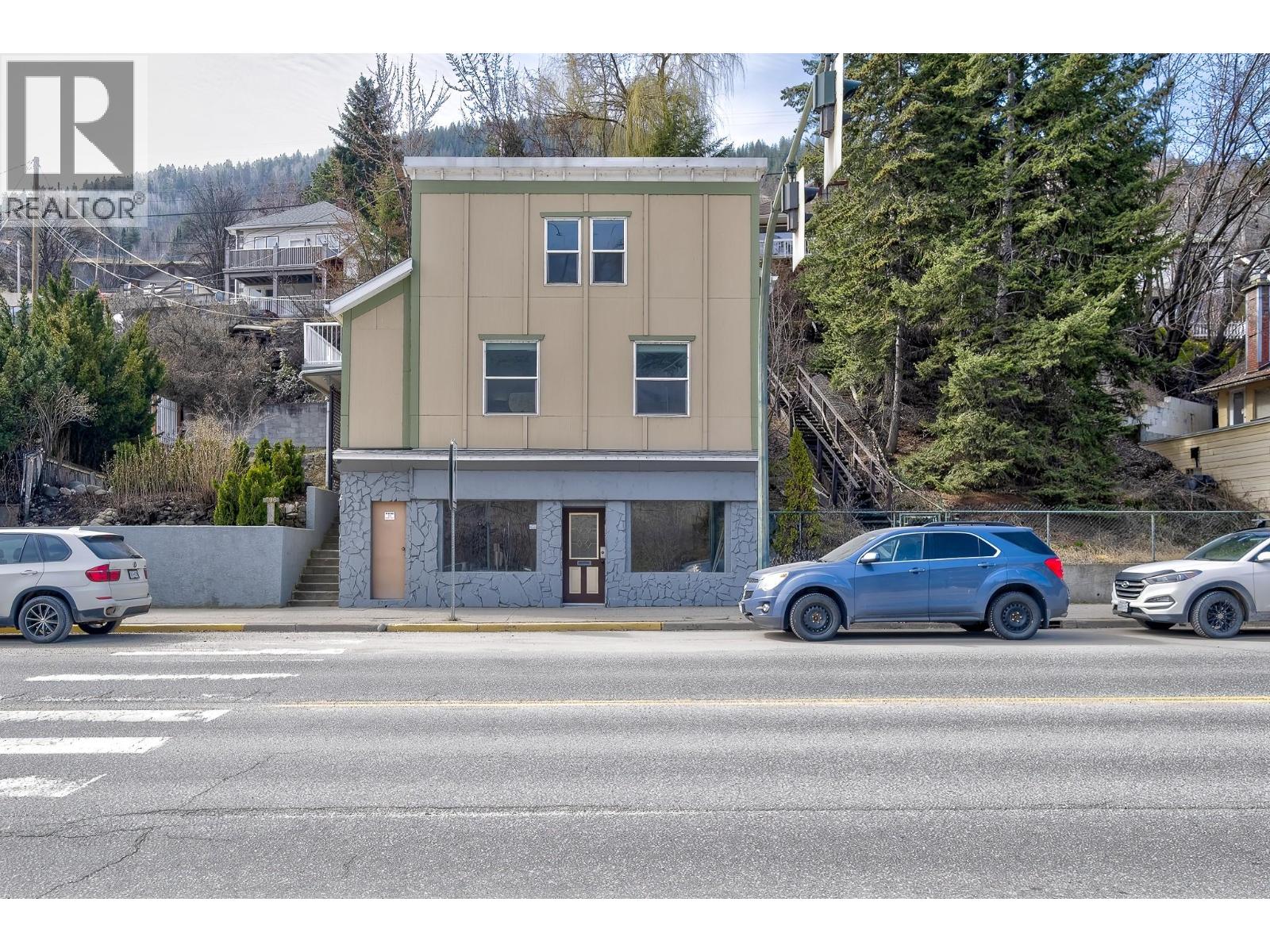 792 Rossland Ave, Trail, BC V1R 3N3