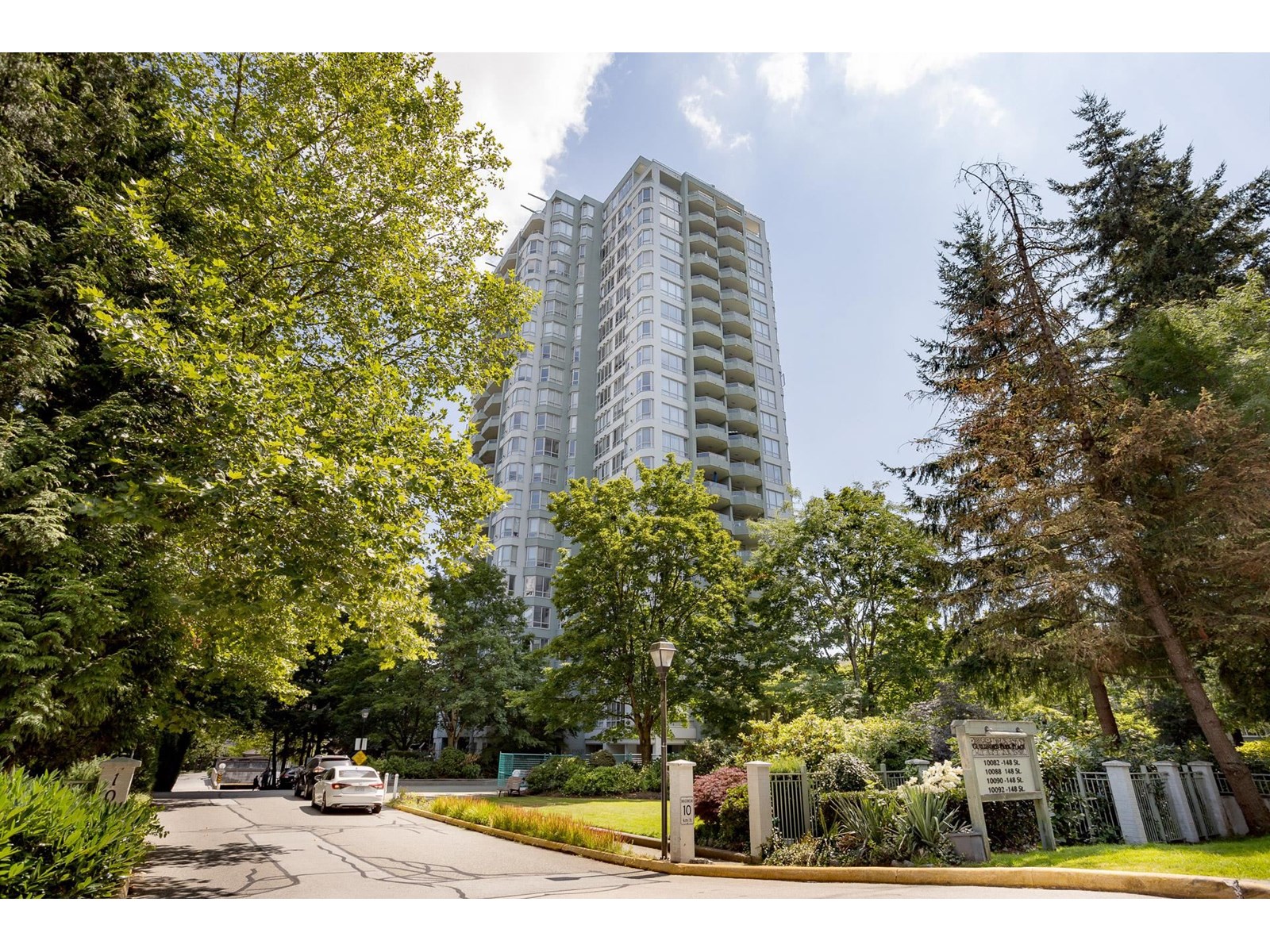 10082 148 Street Unit 704, Surrey, BC V3R 0S3