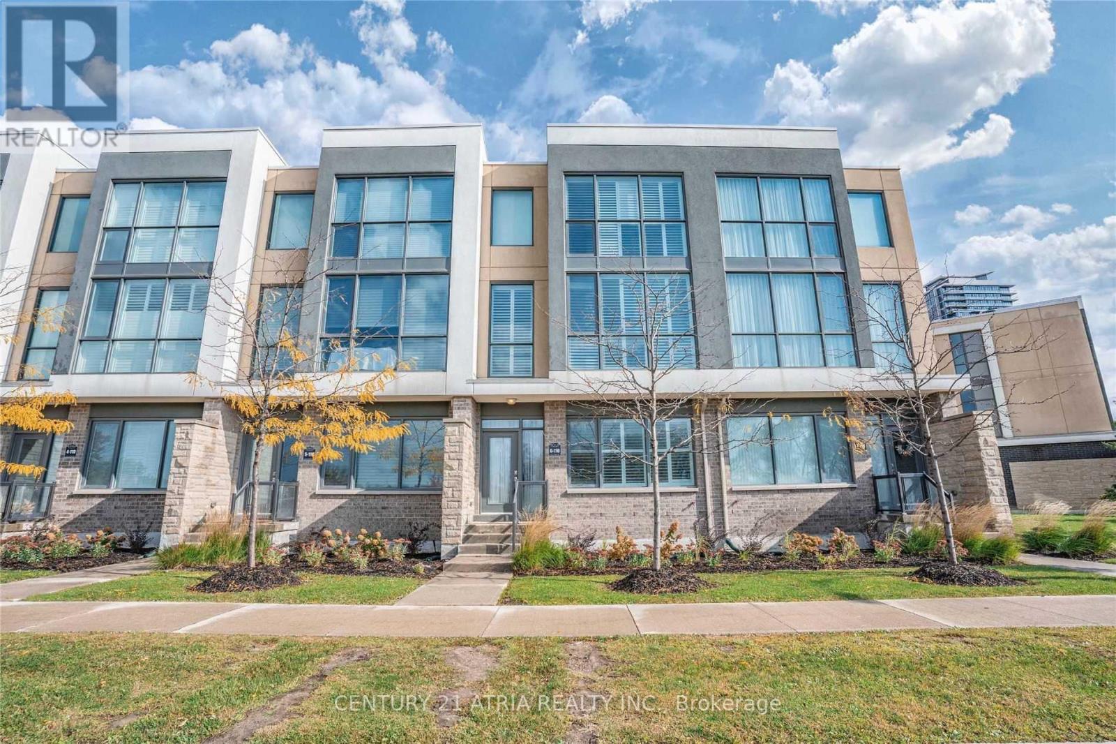 6 110 Little Creek Rd, Mississauga, ON L5R 3E3
