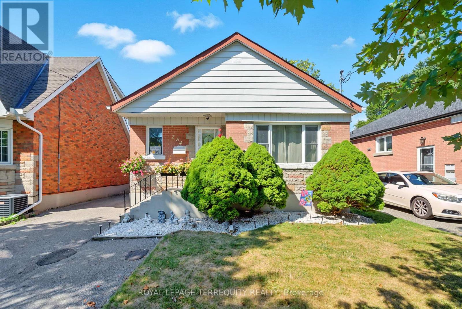 254 Cadillac Ave S, Oshawa, ON L1H 5Z7