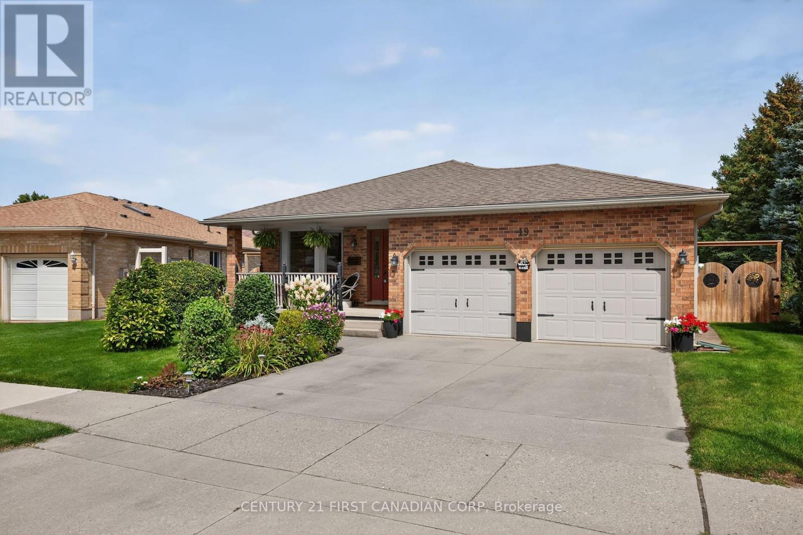 19 Hemlock Blvd, Strathroy-Caradoc, ON N7G 4B9