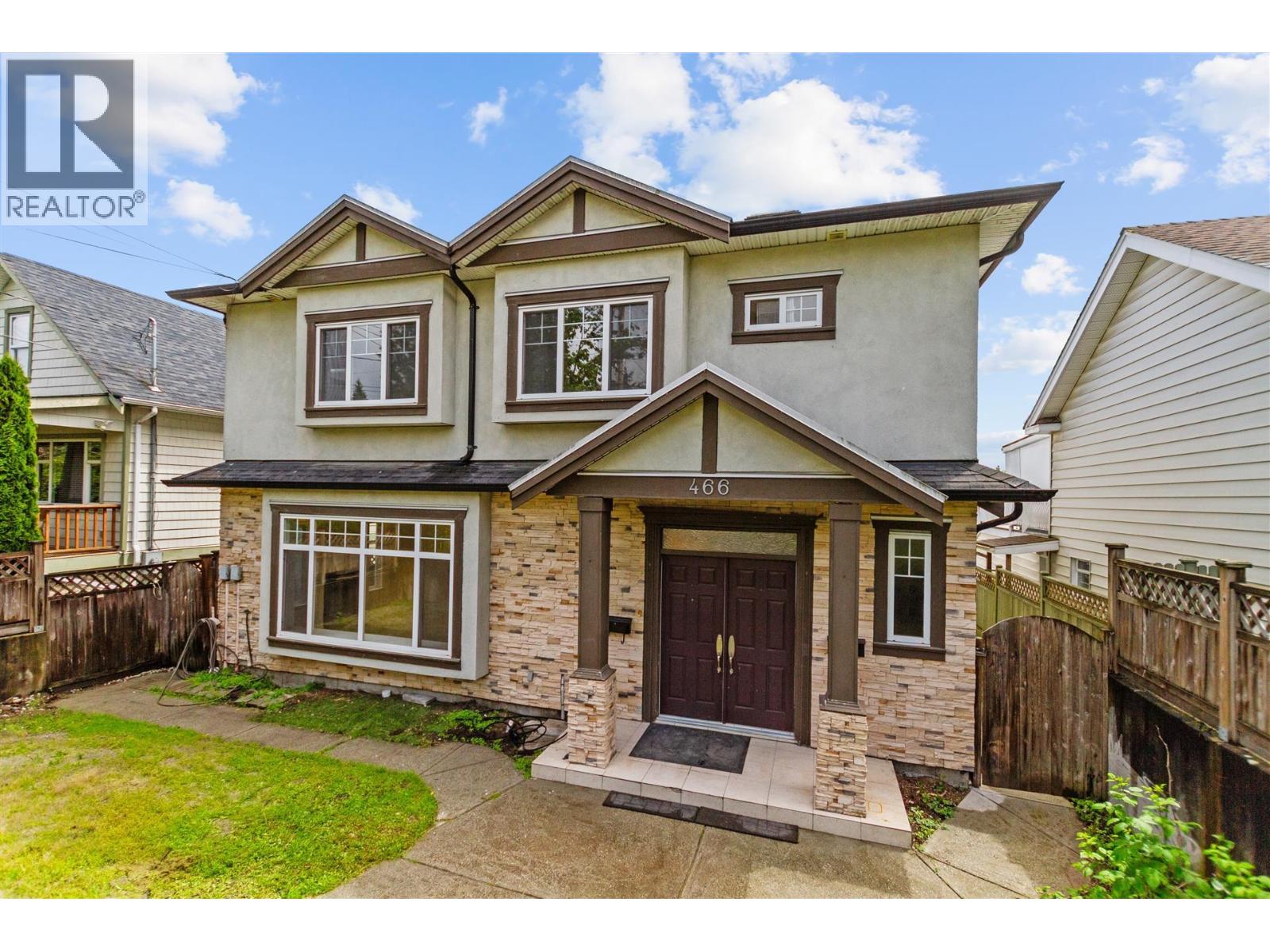 466 Fader St, New Westminster, BC V3L 3T3