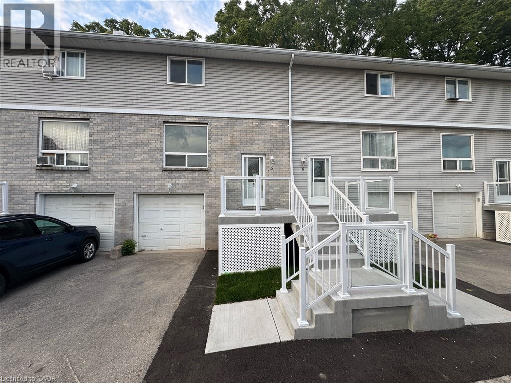 648 Doon Village Road Unit 5, Kitchener, ON N2P 1A2