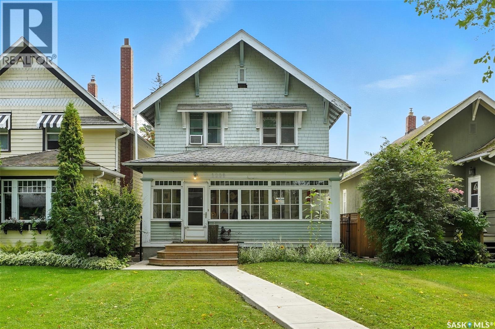 1009 Mcpherson Ave, Saskatoon, SK S7N 0Y4