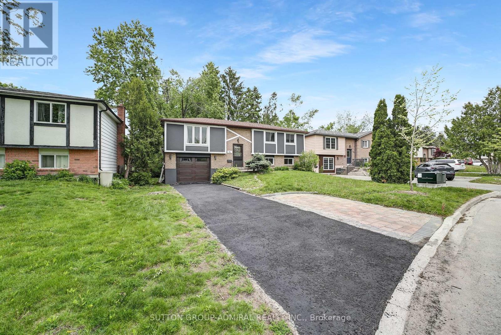 14 Chippawa Ct, Barrie, ON L4M 5N8
