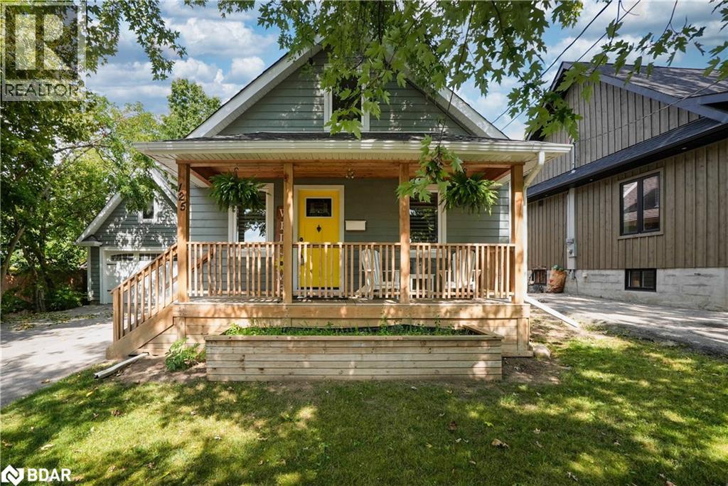 125 Dundonald St, Barrie, ON L4M 3T7