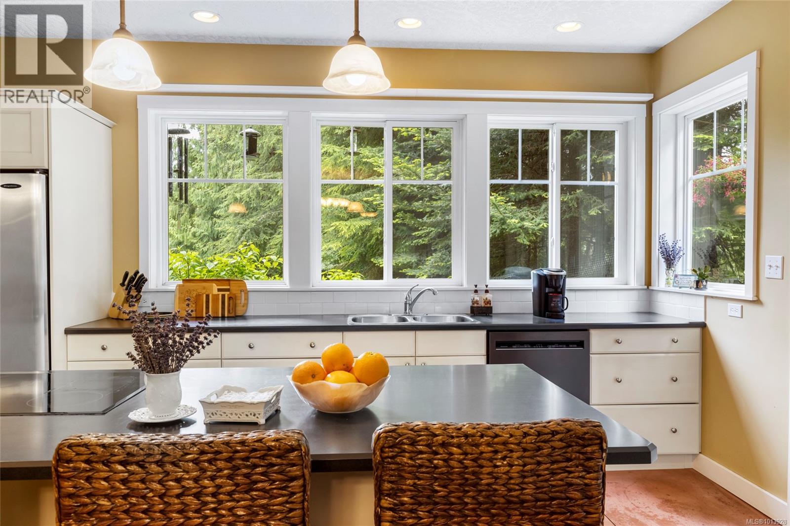 6280 Sooke Rd, Sooke, BC V9Z 0G7