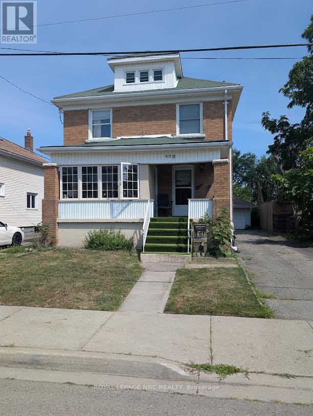 4911 Maple St N, Niagara Falls, ON L2E 2M6