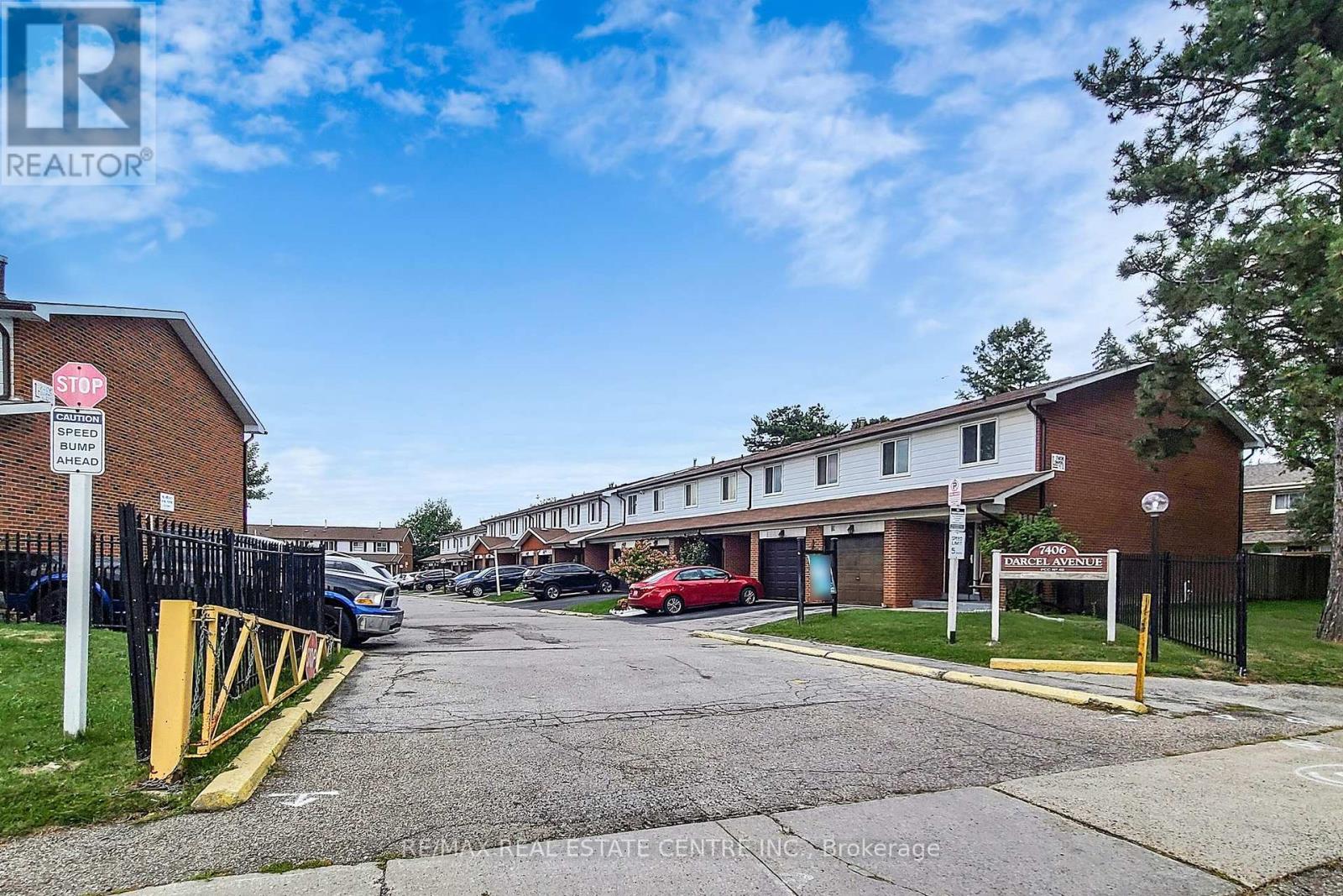 34 7406 Darcel Ave, Mississauga, ON L4T 2X7
