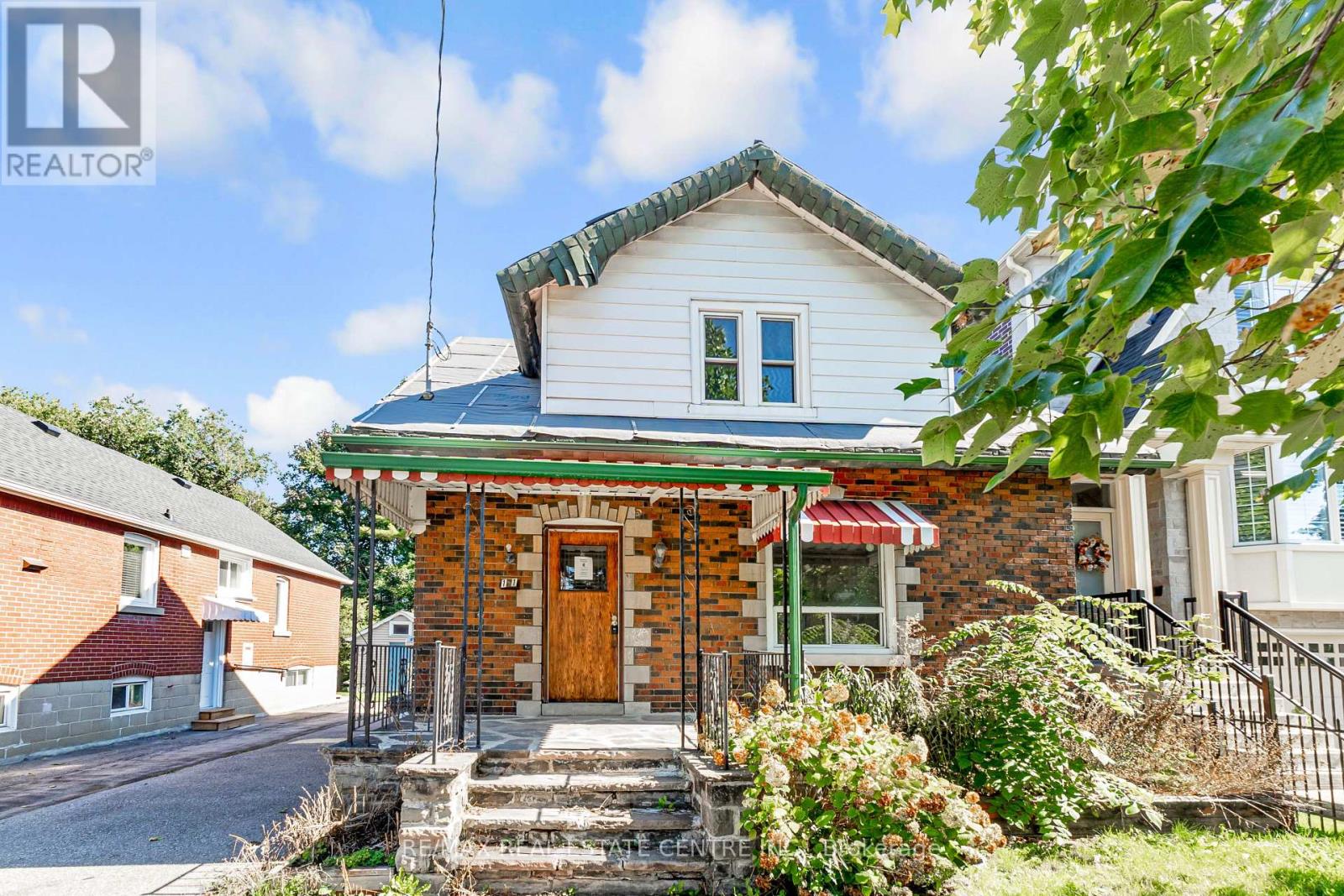 101 Ninth St, Toronto, ON M8V 3E5