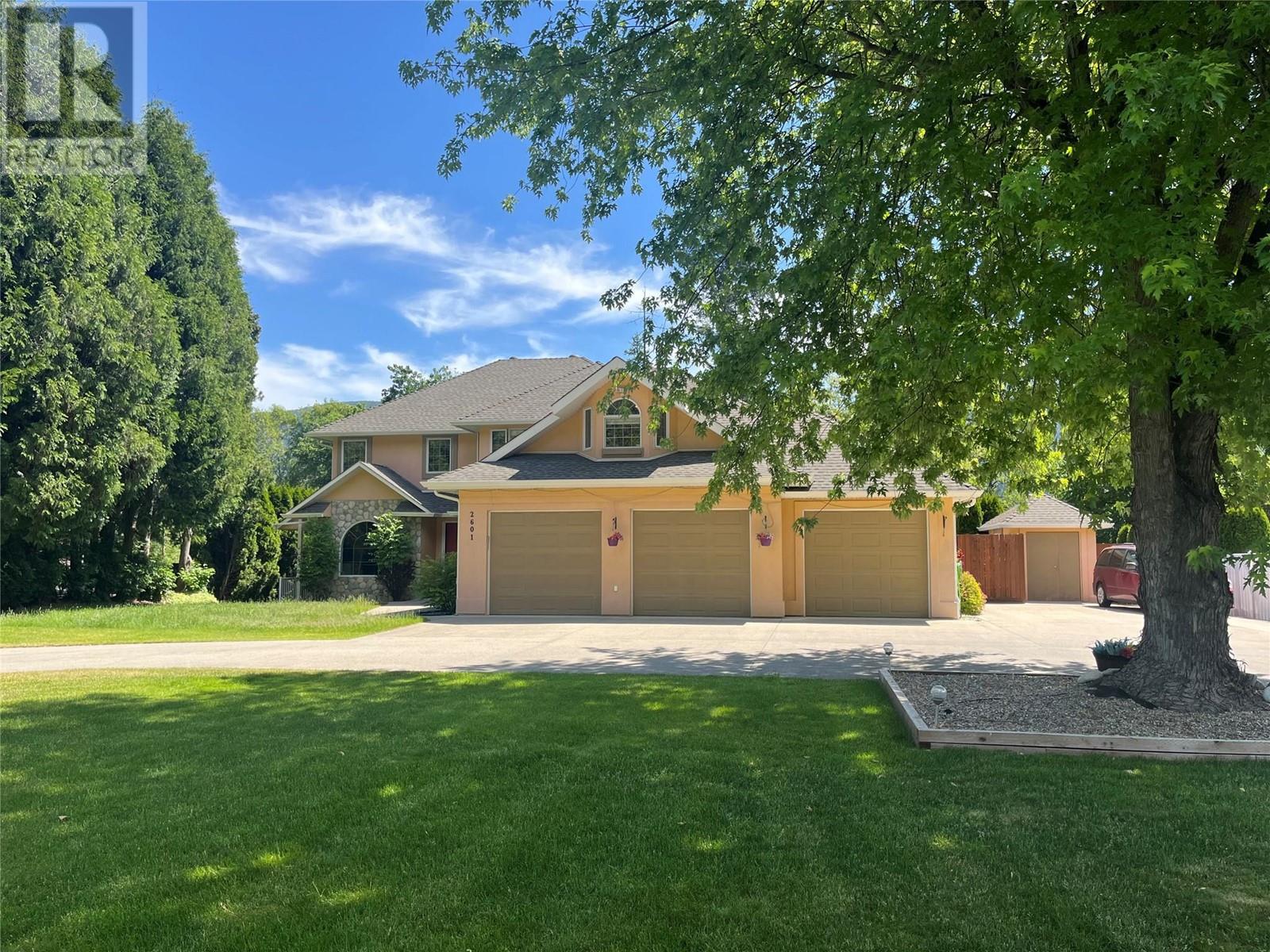 2601 9 Avenue, Castlegar, BC V1N 2Y7