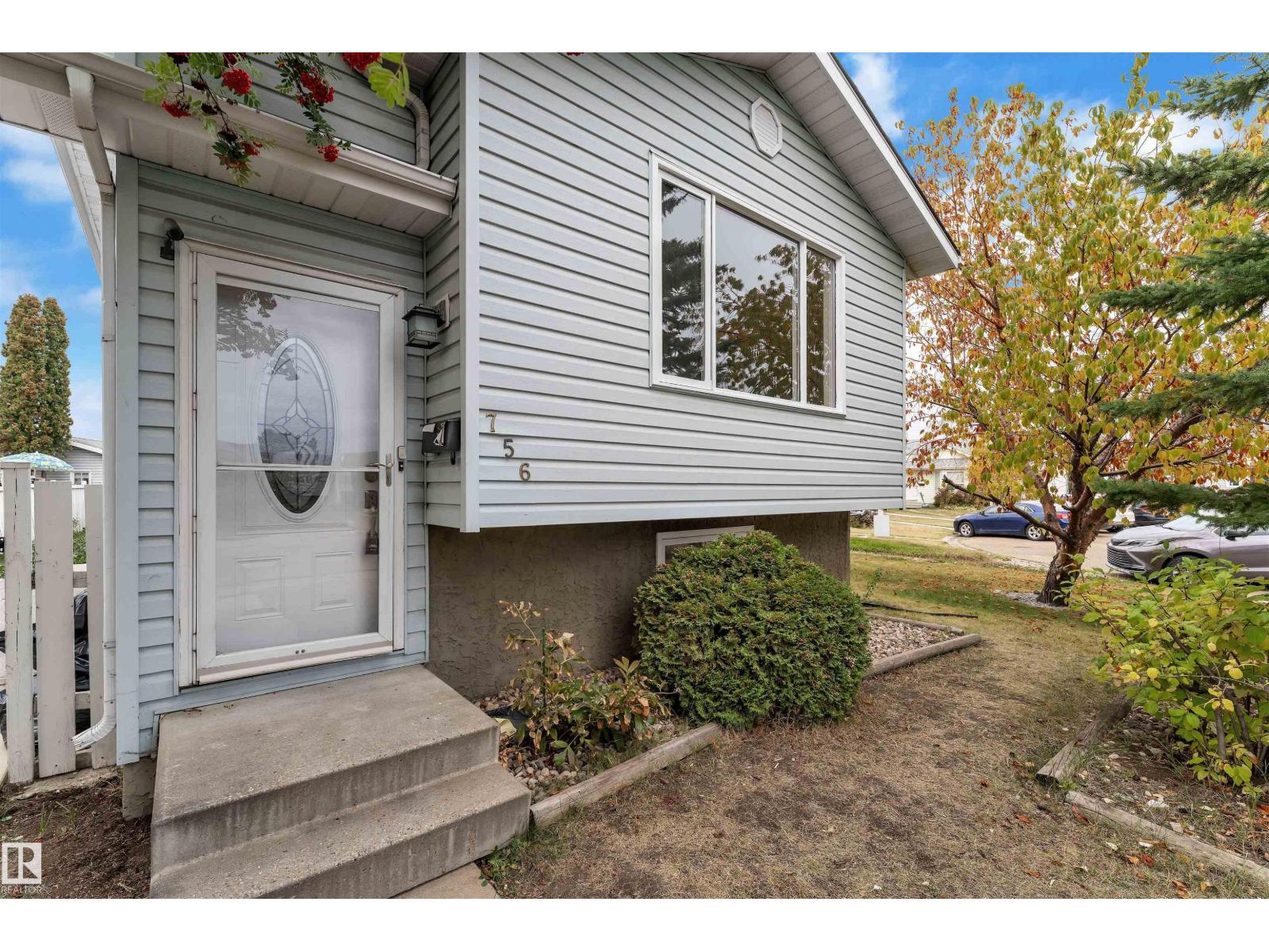 756 Johns Rd NW, Edmonton, AB T6L 6P2