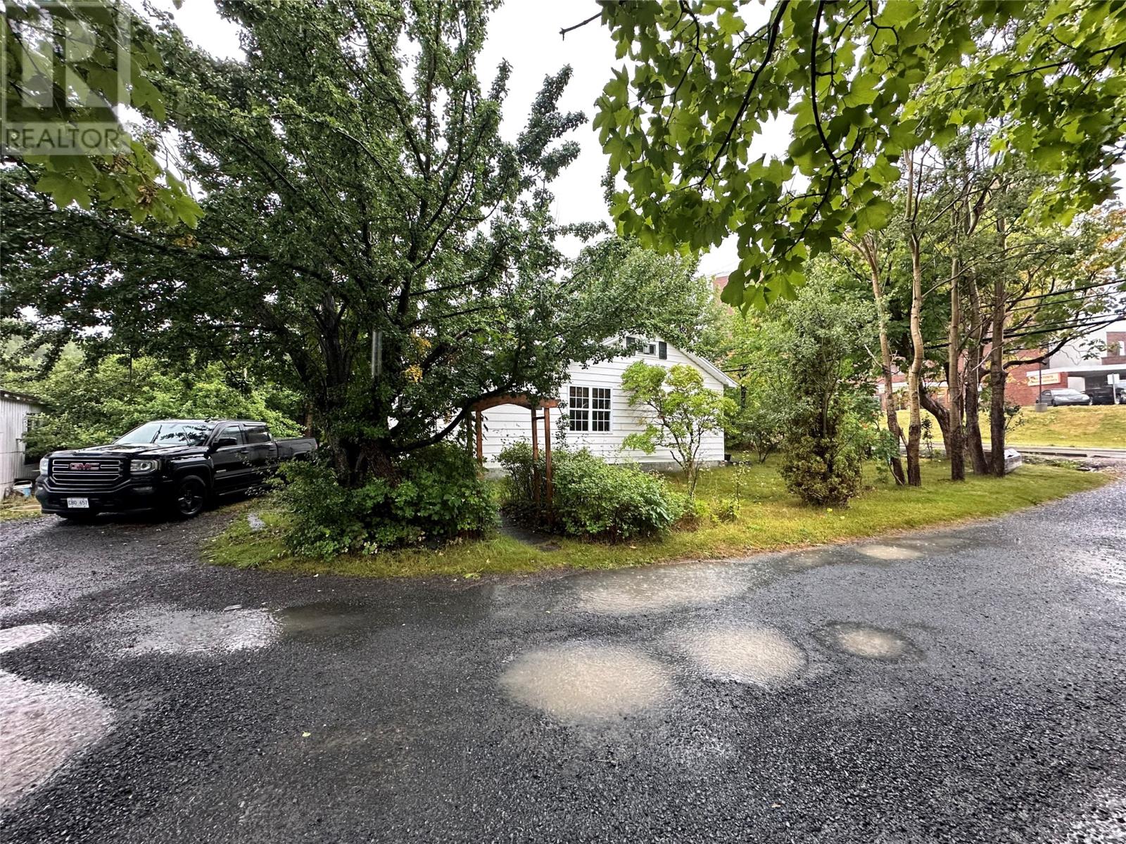 81 High Rd S, Carbonear, NL A1Y 1A4