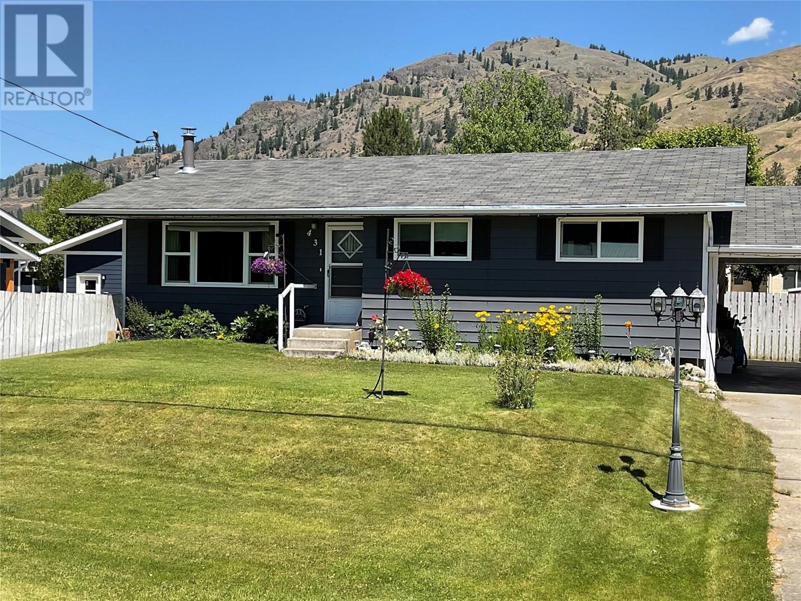 431 Hartland Ave, Midway, BC V0H 1M0