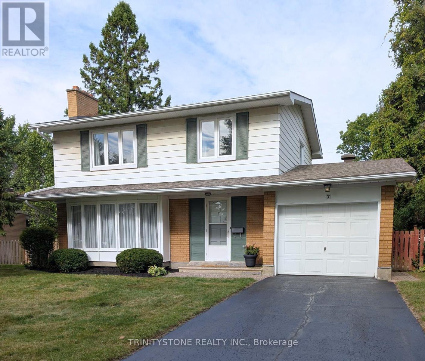 7 Pulford Cres, Ottawa, ON K2B 6L6