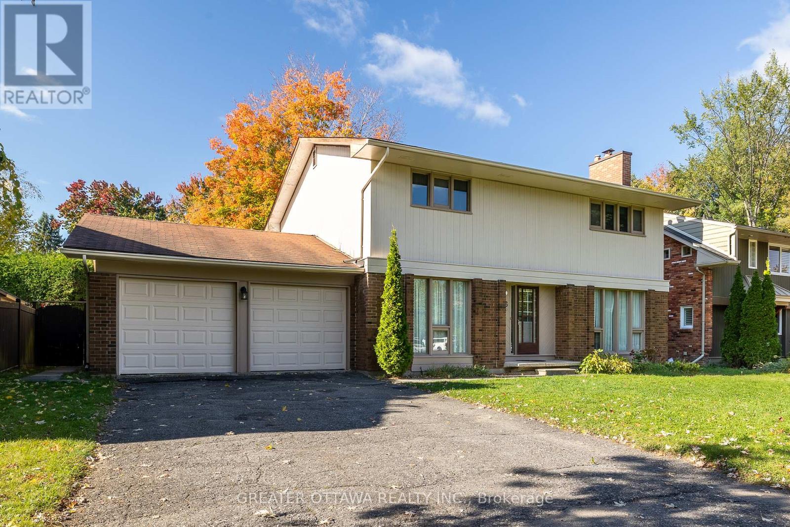 15 Rutherford Cres S, Ottawa, ON K2K 1N1