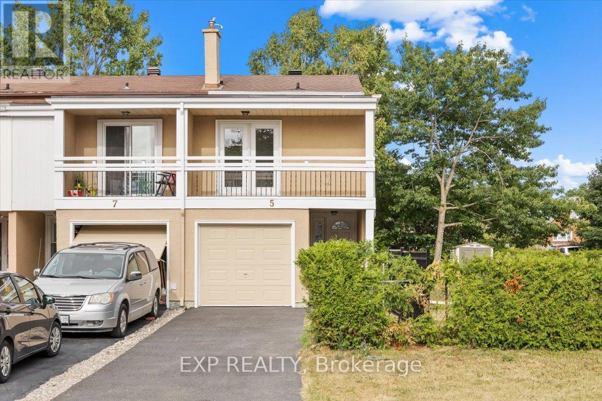 5 Tybalt Cres, Ottawa, ON K2H 8J6