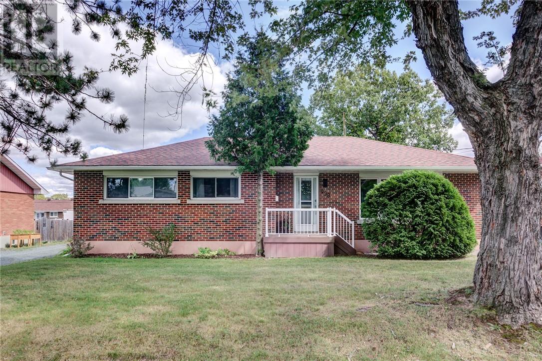 938 Lynwood, Sudbury, ON P3A 3N4