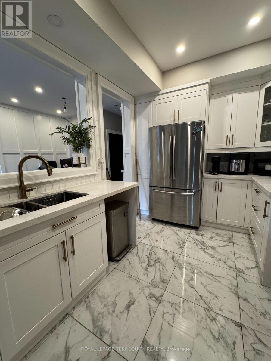 9 Palacebeach Trl, Hamilton, ON L8E 0B9