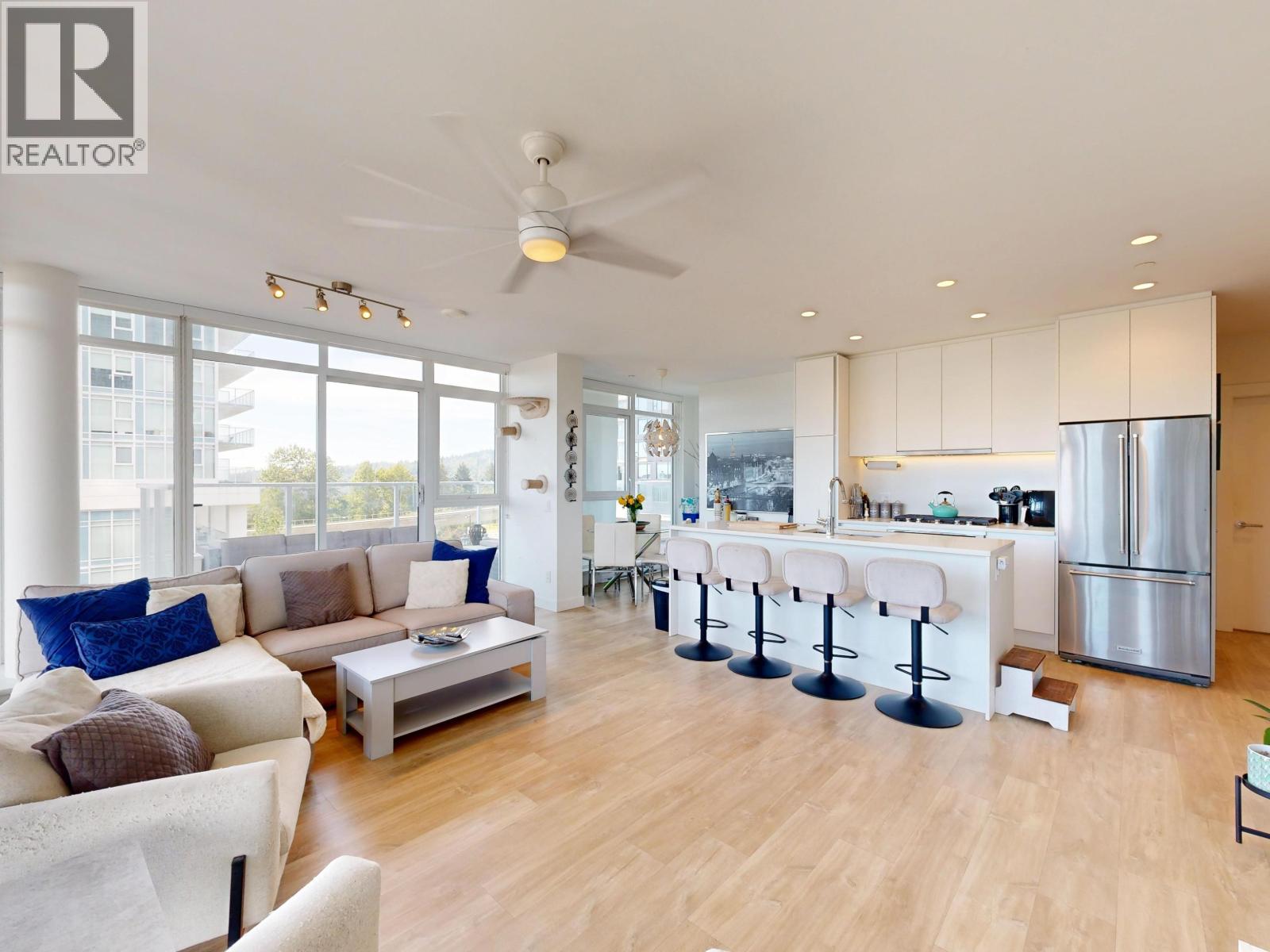 657 Whiting Way Unit 404, Coquitlam, BC V3J 0J6